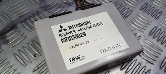 Mitsubishi Carisma Door control unit/module MR238029