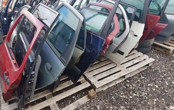 KIA Joice Rear door