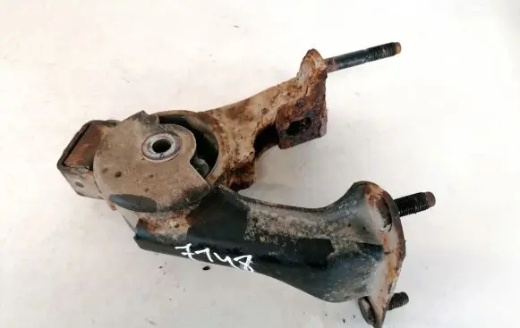 Toyota Corolla E120 E130 Engine mount bracket 1237127020 12371-27020