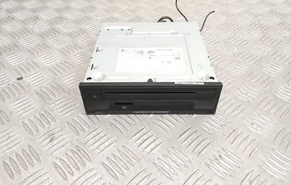 Volkswagen Tiguan Radio/CD/DVD/GPS head unit 3Q0035840B