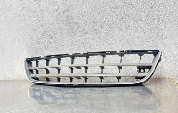Opel Vectra C Front bumper upper radiator grill 904000003 13182904