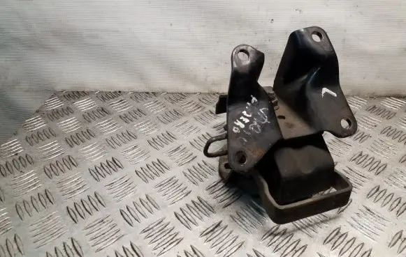 Mitsubishi Pajero Engine mount bracket
