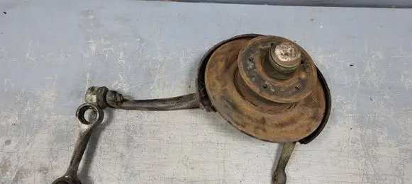 Mercedes-Benz 200 300 W123 Front wheel hub spindle knuckle
