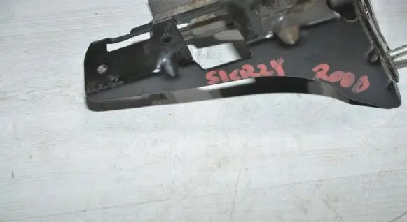 Peugeot 2008 I Gearbox mounting bracket 3895