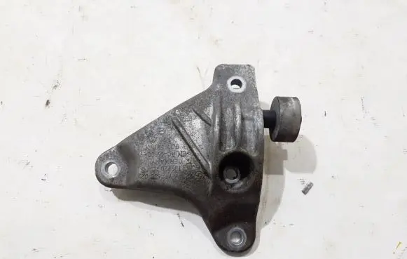 BMW 5 F10 F11 Engine mounting bracket 6777605