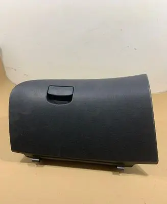 Subaru Impreza III Glove box