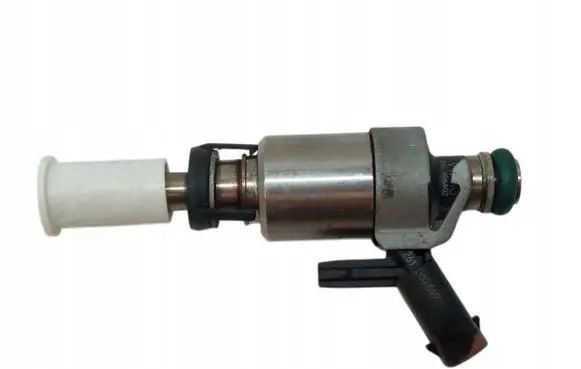Skoda Superb B8 (3V) Fuel injector 06L906A02