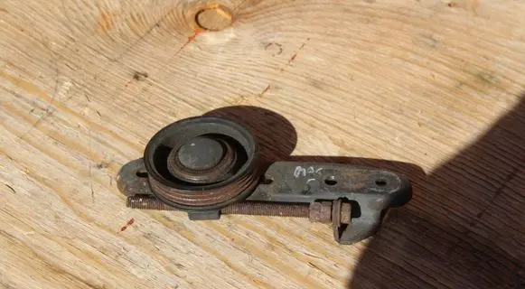 Subaru Forester SG Alternator belt tensioner 