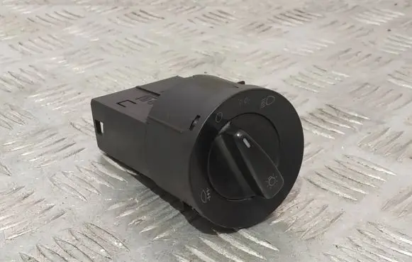 Volkswagen Golf V Light switch 1C0941531