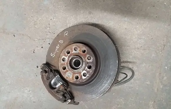 Skoda Superb B6 (3T) Front wheel hub spindle knuckle