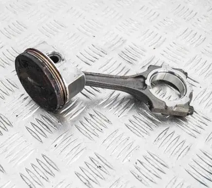Toyota Avensis T270 Piston 