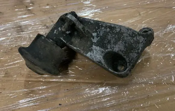 Audi A6 S6 C4 4A Engine mounting bracket 4A0199343