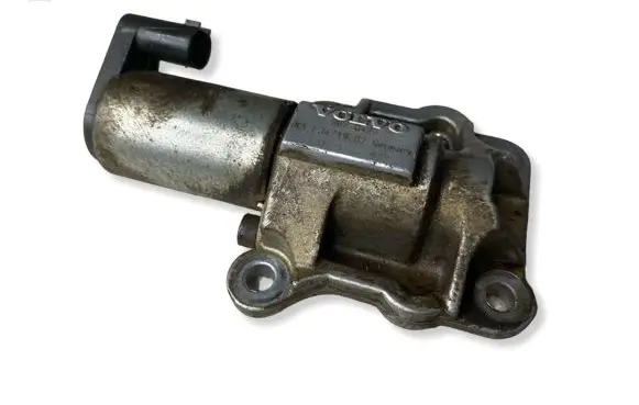 Volvo XC70 Camshaft vanos timing valve 8670422