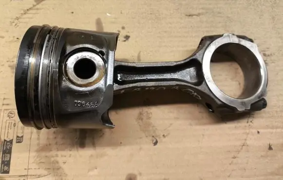 Toyota Land Cruiser (J120) Piston with connecting rod 09646A FM6 637