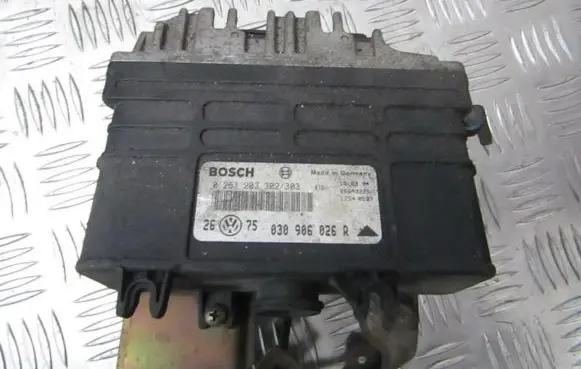 Volkswagen Golf III Engine control unit/module 0261203302 0261203303
