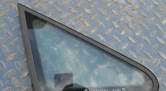 Ford Galaxy Front triangle window/glass 3R001100