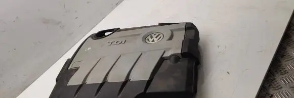 Volkswagen PASSAT B6 Engine cover (trim) 03L103925