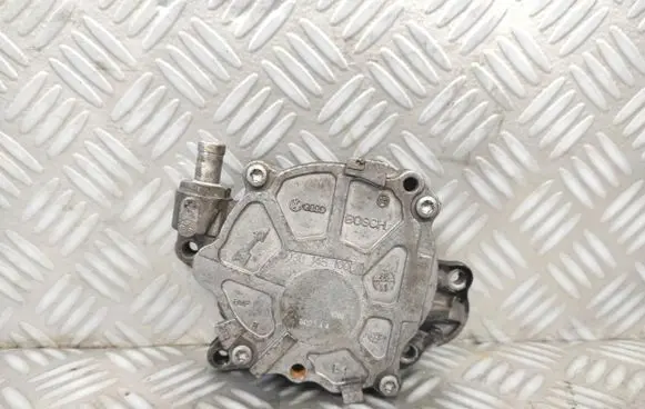 Volkswagen PASSAT B6 Vacuum pump 03L145100