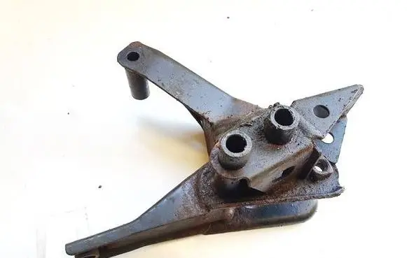 Nissan Almera Tino Engine mounting bracket 