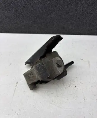 Mitsubishi Outlander Engine mount bracket