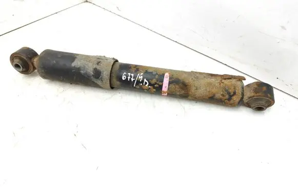 Toyota RAV 4 (XA30) Rear shock absorber/damper