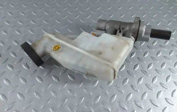 KIA Ceed Brake fluid reservoir 58511A5000 58510A5200