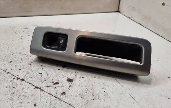 Volvo V50 Electric window control switch 8663819
