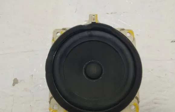 KIA Carens III Rear door speaker 96330A4500