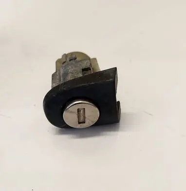 Skoda Fabia Mk1 (6Y) Front door lock (next to the handle)