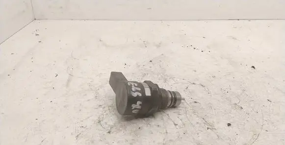 BMW 7 E65 E66 Fuel pressure regulator 0281002481 190203 10583820