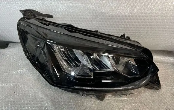 Peugeot 208 II Headlight/headlamp 9833036180 90ZZ18CL