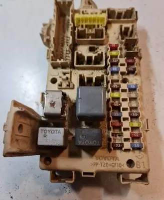 Toyota Avensis T250 Fuse module 82641CA030F 06032421072801