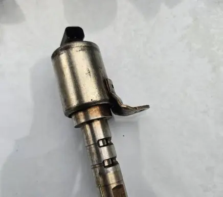 Mazda 5 Camshaft vanos timing valve 6m8g6m280