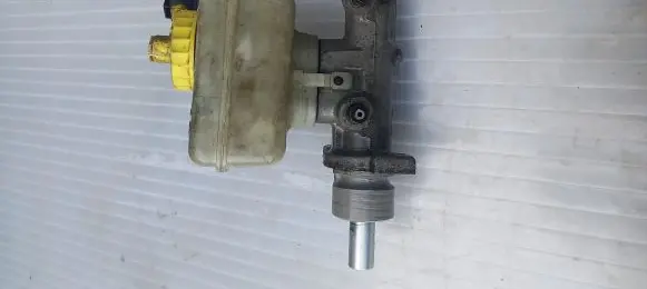 Volkswagen Golf III Master brake cylinder