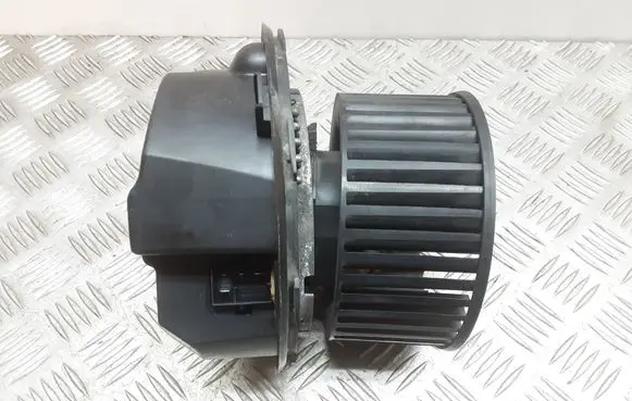 Volkswagen Touran I Heater fan/blower F983228M