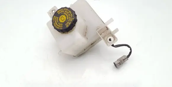 Toyota Auris 150 Brake fluid reservoir