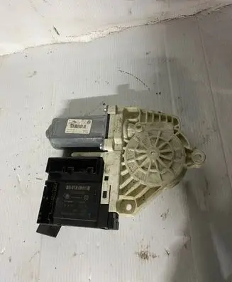 Volkswagen PASSAT B6 Front door window regulator motor 1K0959701q 9812379780