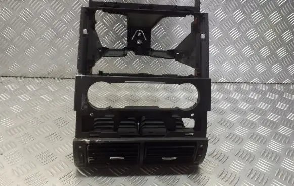 Ford Mondeo Mk III Radio/GPS head unit trim 4S71-18522