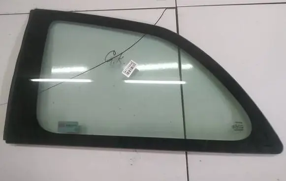 Toyota Yaris Rear side window AS2