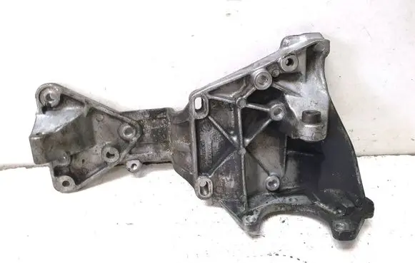 Volvo XC70 Generator/alternator bracket 30731516