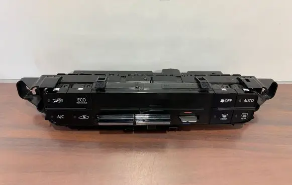 Toyota Prius (XW50) Climate control unit 5590047201 6390B76