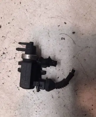 Audi A4 S4 B5 8D Turbo solenoid valve 1H0906627