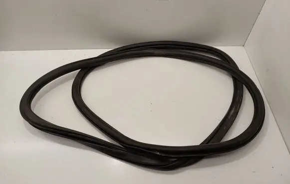 Volkswagen Jetta VI Rear door rubber seal (on body) 5C6867913