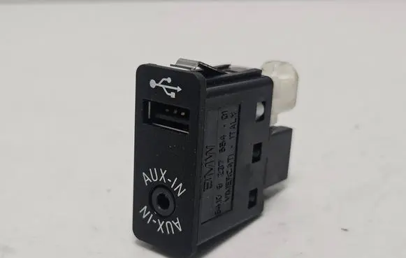 BMW X5M E70 USB socket connector 9237654