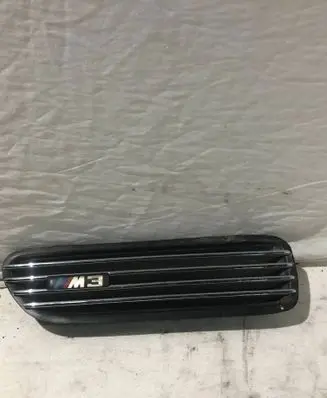 BMW M3 Fender grill 2694607