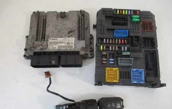 Peugeot 308 Engine ECU kit and lock set 0281032456