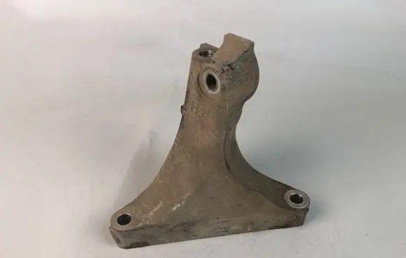Subaru Legacy Engine mounting bracket