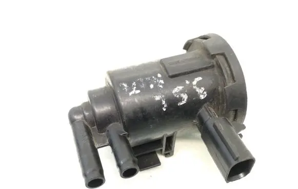 Volkswagen Golf I Turbo solenoid valve 04669569