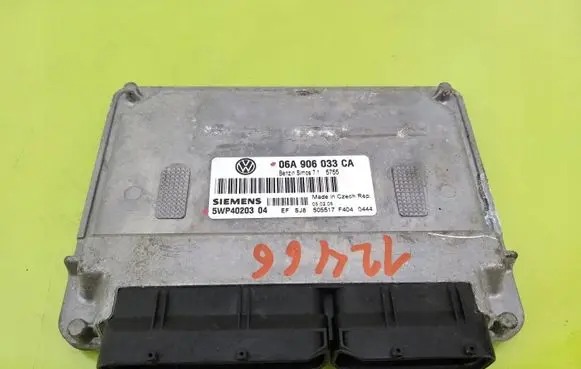 Volkswagen Golf V Engine control unit/module 06A906033CA