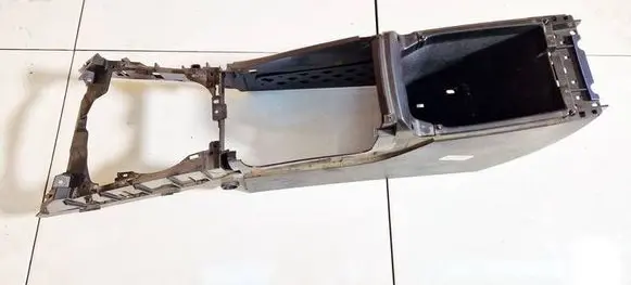 Volvo V70 Center console 30643515